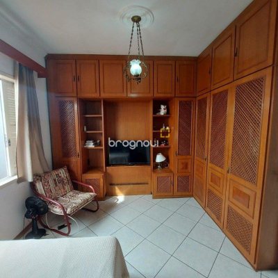 Casa com 323m², 4 quartos (sendo 1 suíte), 3 garagens, no bairro Barreiros em São José