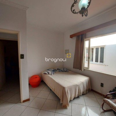 Casa com 323m², 4 quartos (sendo 1 suíte), 3 garagens, no bairro Barreiros em São José