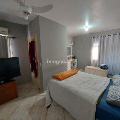 Casa com 323m², 4 quartos (sendo 1 suíte), 3 garagens, no bairro Barreiros em São José