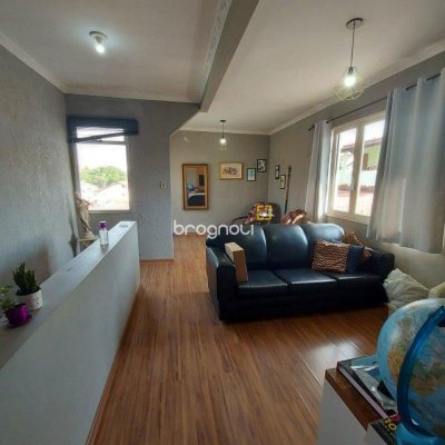 Casa com 323m², 4 quartos (sendo 1 suíte), 3 garagens, no bairro Barreiros em São José