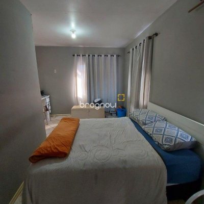 Casa com 323m², 4 quartos (sendo 1 suíte), 3 garagens, no bairro Barreiros em São José