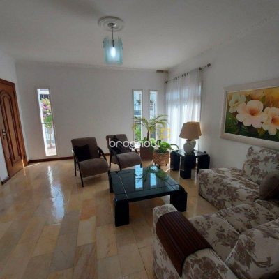 Casa com 323m², 4 quartos (sendo 1 suíte), 3 garagens, no bairro Barreiros em São José