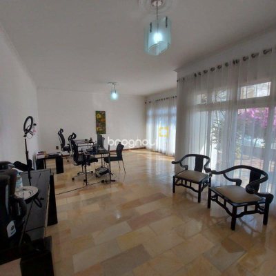 Casa com 323m², 4 quartos (sendo 1 suíte), 3 garagens, no bairro Barreiros em São José