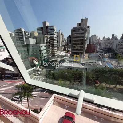 Sala com 25m², no bairro Centro em Florianópolis