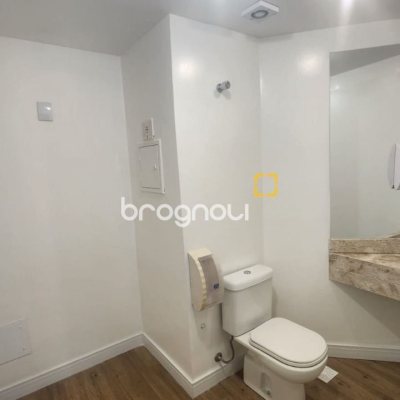 Sala com 136m², 3 garagens, no bairro Centro em Florianópolis