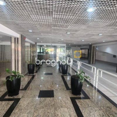Sala com 136m², 3 garagens, no bairro Centro em Florianópolis