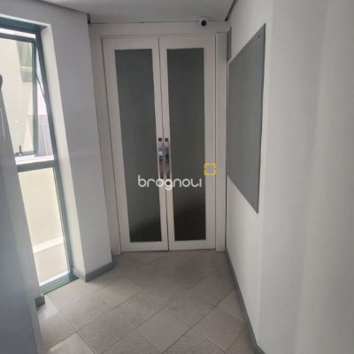 Sala com 136m², 3 garagens, no bairro Centro em Florianópolis