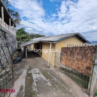 Casa com 55m², 2 quartos, 4 garagens, no bairro São Luiz em São José