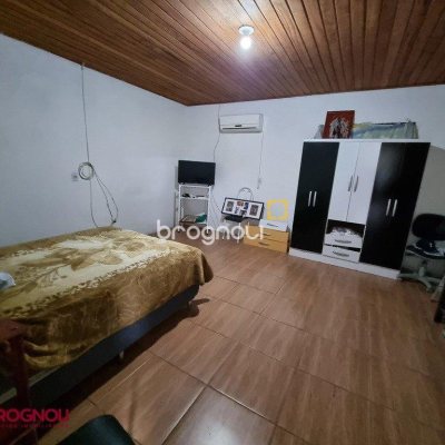 Casa com 55m², 2 quartos, 4 garagens, no bairro São Luiz em São José