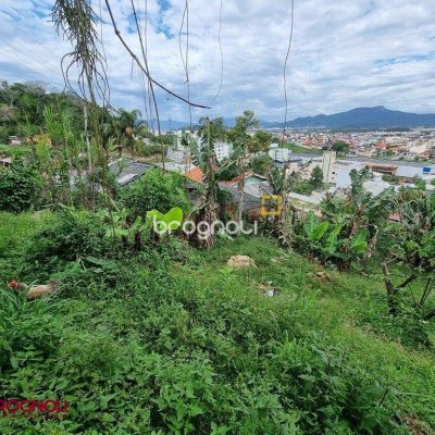 Casa com 55m², 2 quartos, 4 garagens, no bairro São Luiz em São José