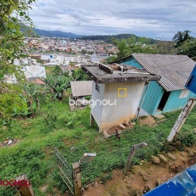 Casa com 55m², 2 quartos, 4 garagens, no bairro São Luiz em São José