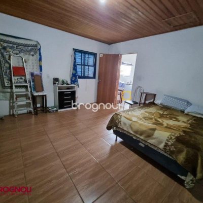 Casa com 55m², 2 quartos, 4 garagens, no bairro São Luiz em São José