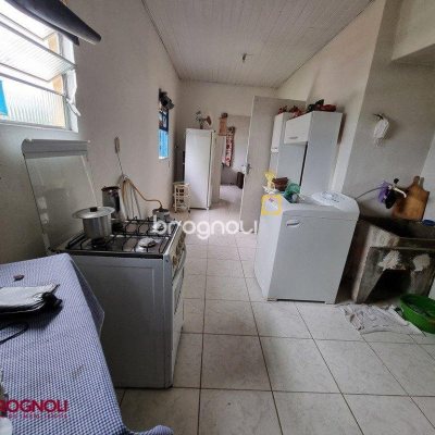 Casa com 55m², 2 quartos, 4 garagens, no bairro São Luiz em São José