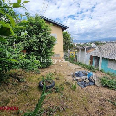 Casa com 55m², 2 quartos, 4 garagens, no bairro São Luiz em São José