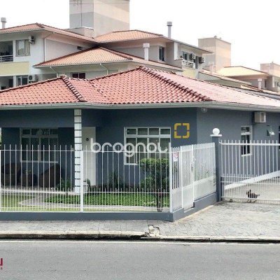 Casa com 320m², no bairro Canasvieiras em Florianópolis