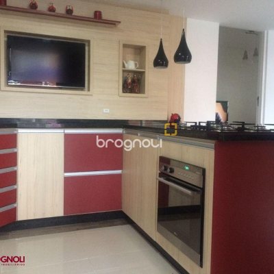 Casa com 320m², no bairro Canasvieiras em Florianópolis