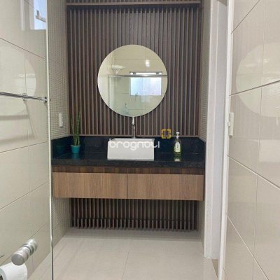 Casa com 320m², no bairro Canasvieiras em Florianópolis