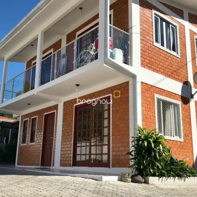 Casa com 320m², no bairro Canasvieiras em Florianópolis