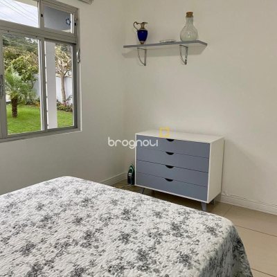Casa com 320m², no bairro Canasvieiras em Florianópolis