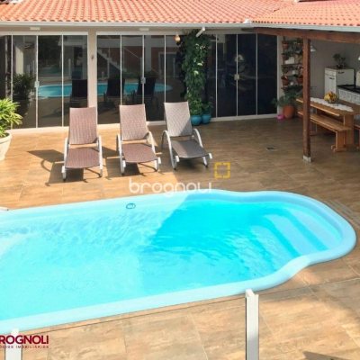 Casa com 320m², no bairro Canasvieiras em Florianópolis
