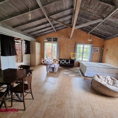 Casa com 300m², 3 quartos (sendo 2 suítes), 2 garagens, no bairro Sambaqui em Florianópolis