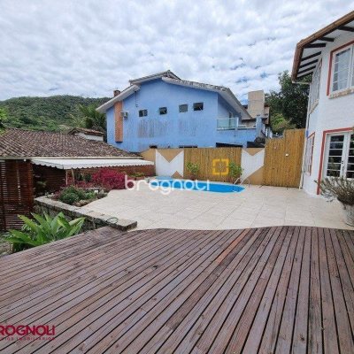 Casa com 300m², 3 quartos (sendo 2 suítes), 2 garagens, no bairro Sambaqui em Florianópolis