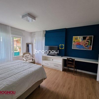 Casa com 300m², 3 quartos (sendo 2 suítes), 2 garagens, no bairro Sambaqui em Florianópolis