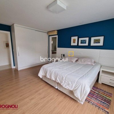 Casa com 300m², 3 quartos (sendo 2 suítes), 2 garagens, no bairro Sambaqui em Florianópolis