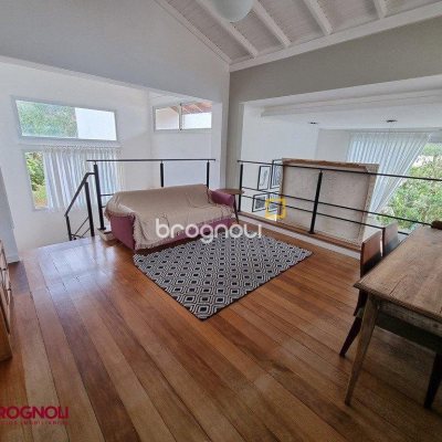 Casa com 300m², 3 quartos (sendo 2 suítes), 2 garagens, no bairro Sambaqui em Florianópolis