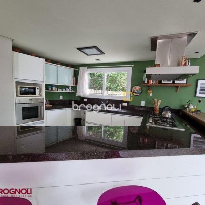 Casa com 300m², 3 quartos (sendo 2 suítes), 2 garagens, no bairro Sambaqui em Florianópolis
