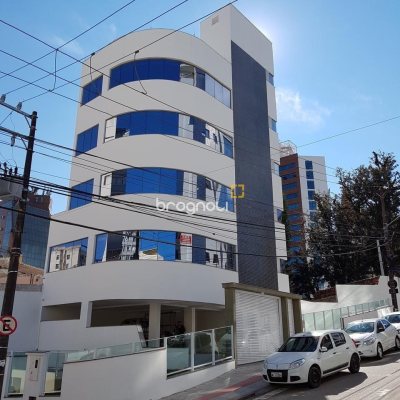 Prédio com 600m², 8 garagens, no bairro Centro em Florianópolis