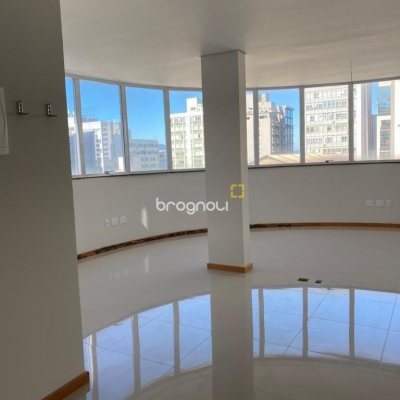 Prédio com 600m², 8 garagens, no bairro Centro em Florianópolis