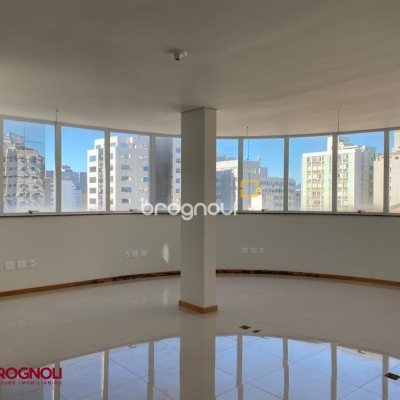 Prédio com 600m², 8 garagens, no bairro Centro em Florianópolis