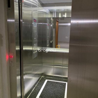 Prédio com 600m², 8 garagens, no bairro Centro em Florianópolis