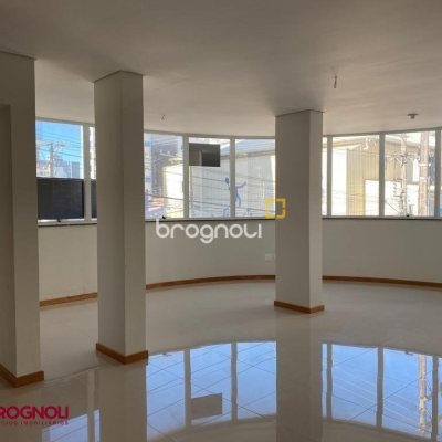 Prédio com 600m², 8 garagens, no bairro Centro em Florianópolis
