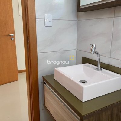 Prédio com 600m², 8 garagens, no bairro Centro em Florianópolis