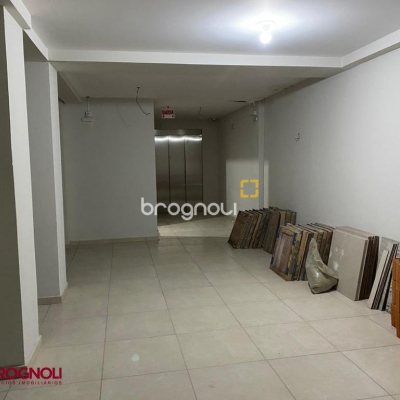 Prédio com 600m², 8 garagens, no bairro Centro em Florianópolis