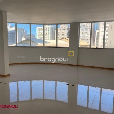 Prédio com 600m², 8 garagens, no bairro Centro em Florianópolis
