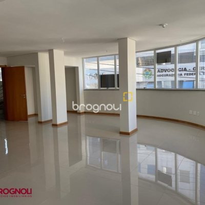 Prédio com 600m², 8 garagens, no bairro Centro em Florianópolis