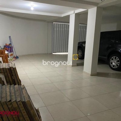 Prédio com 600m², 8 garagens, no bairro Centro em Florianópolis
