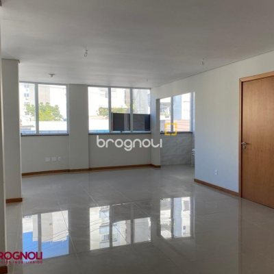 Prédio com 600m², 8 garagens, no bairro Centro em Florianópolis