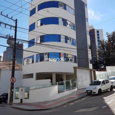 Prédio com 600m², 8 garagens, no bairro Centro em Florianópolis