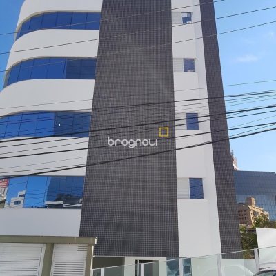 Prédio com 600m², 8 garagens, no bairro Centro em Florianópolis