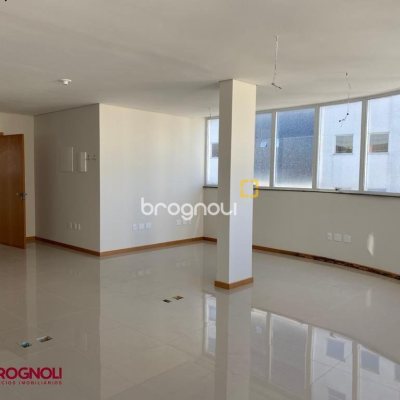Prédio com 600m², 8 garagens, no bairro Centro em Florianópolis