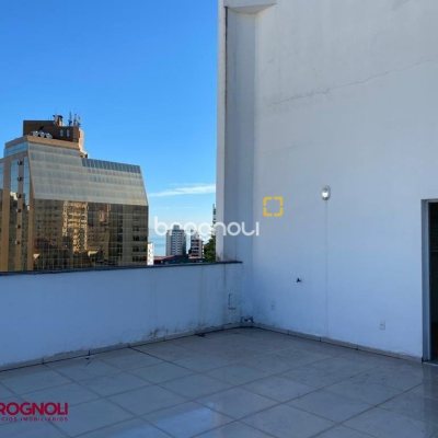 Prédio com 600m², 8 garagens, no bairro Centro em Florianópolis