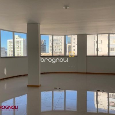Prédio com 600m², 8 garagens, no bairro Centro em Florianópolis