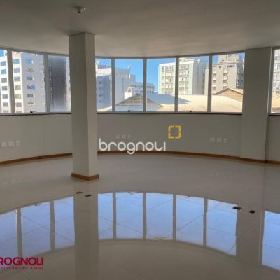 Prédio com 600m², 8 garagens, no bairro Centro em Florianópolis