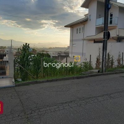 Terreno com 360m², no bairro Fazenda Santo Antônio em São José