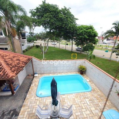 Casa com 370m², 4 quartos (sendo 1 suíte), 2 garagens, no bairro Carianos em Florianópolis