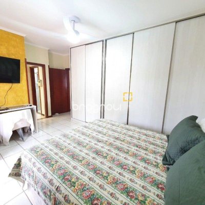 Casa com 370m², 4 quartos (sendo 1 suíte), 2 garagens, no bairro Carianos em Florianópolis